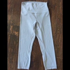 Lululemon crop size 6 NWOT